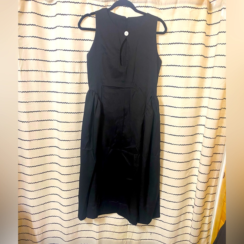 2 dresses. Chic Black and khaki colored Midi Dresses (2)